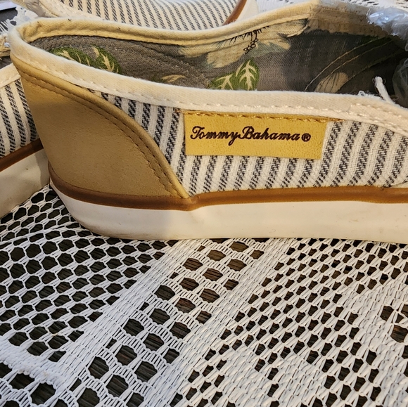 TOMMY BAHAMA STRIPED SNEAKERS SIZE 7.5 - Picture 6 of 10